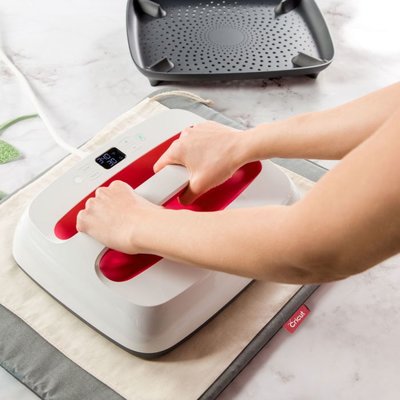 Large Cricut Easy Press 2